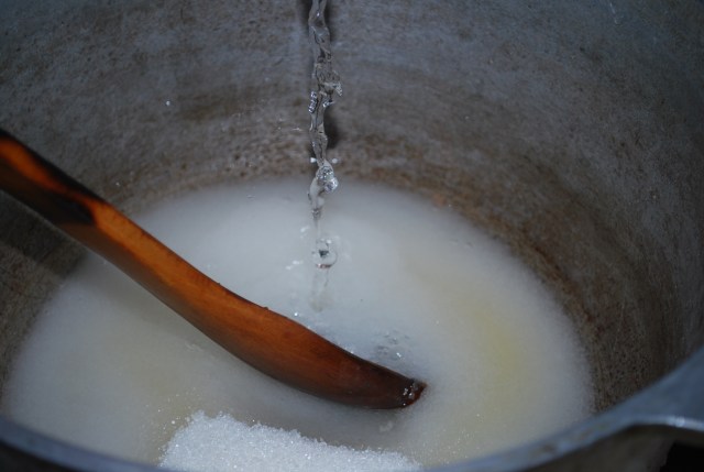 Adding water to sugar - Copy