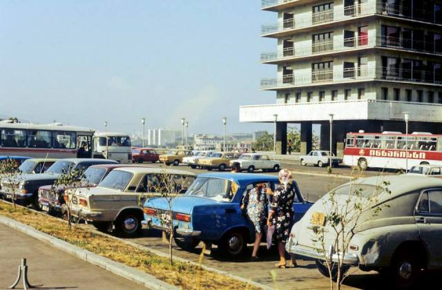 Cars and buses in Tbilisi. Photo taken in 1977 by Erhard K