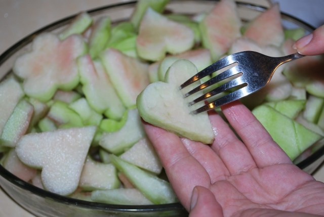 Pricking the melon with a fork - Copy