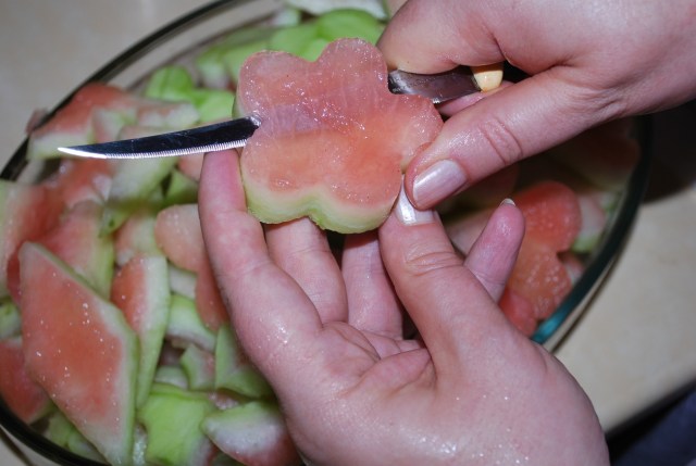 Removing melon flesh - Copy