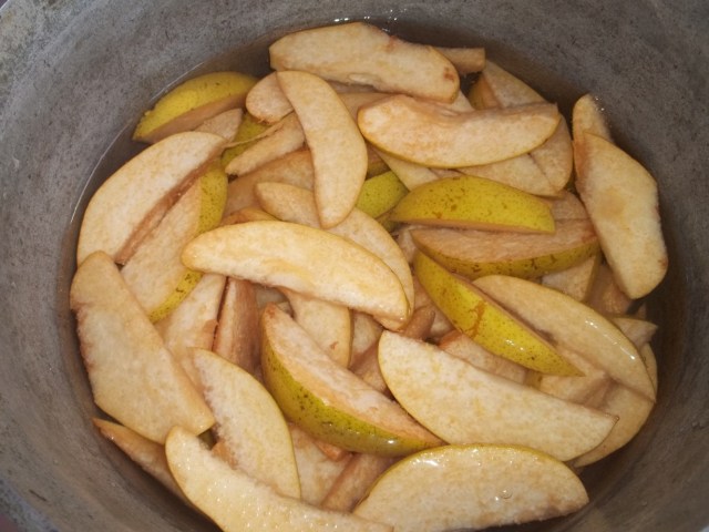 Add water to pears - Copy