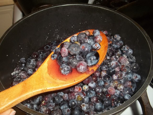 Boiling grapes an sugar - Copy