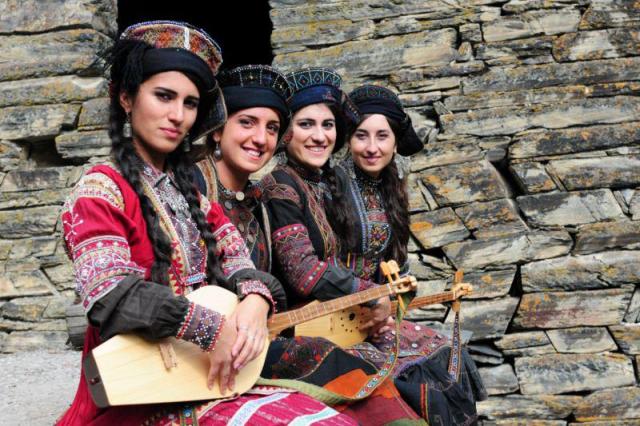 Debi Gogochurebi (Gogochurebi Sisters)