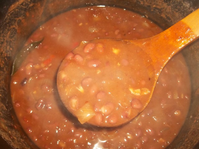 Add the fried ingredients to the cooked lobio