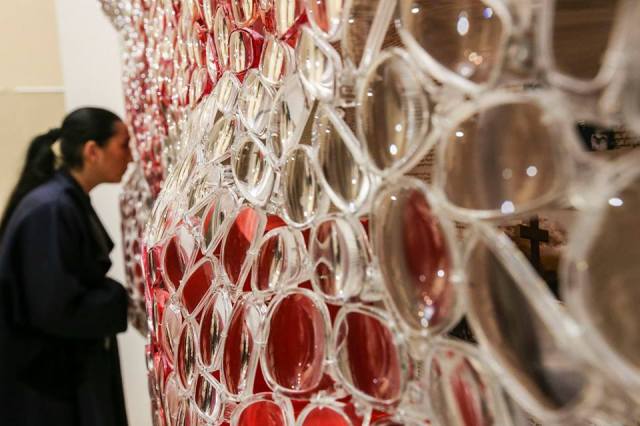 David Datuna’s “Georgia - hope of millions”. Photo courtesy of the President of Georgia’s Administration