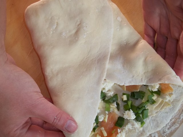 Making an envelope of the pastry