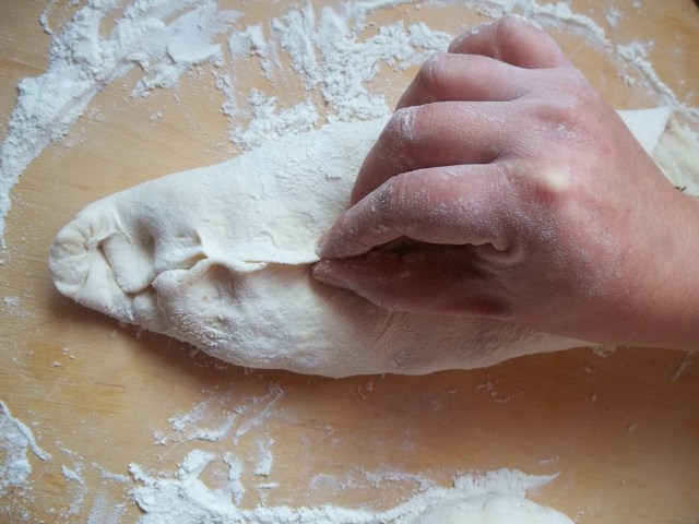 Sealing the lobiani - Copy