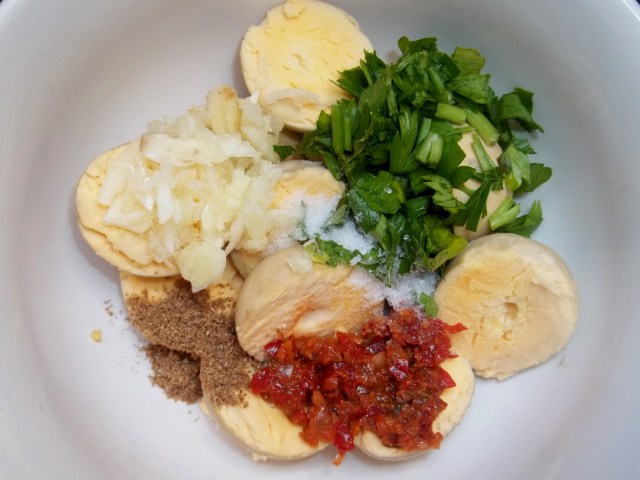 Adding ingredients to Egg Yolks