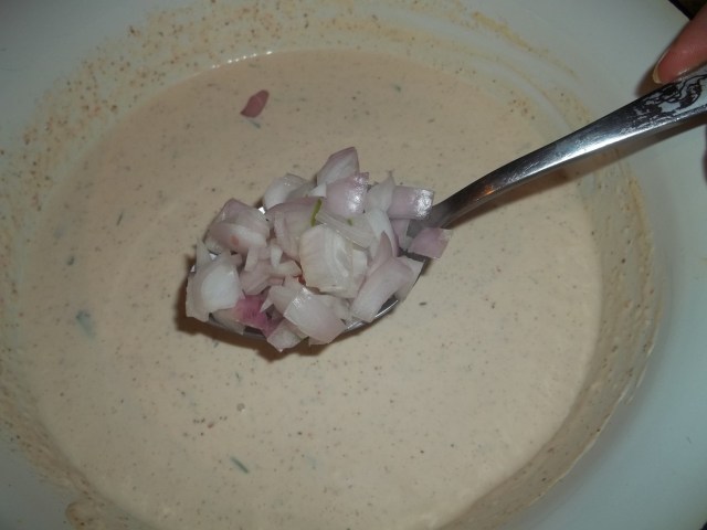 Adding Onions to Mayonnaise Sauce