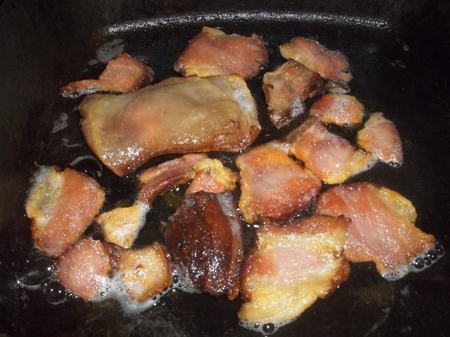 Frying Rachuli Bacon - Copy
