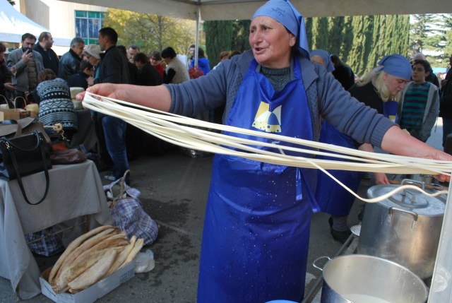 The cheese is repeatedly stretched - Copy