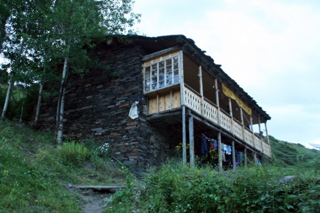 The Hotel Dartlo in the village of Dartlo.