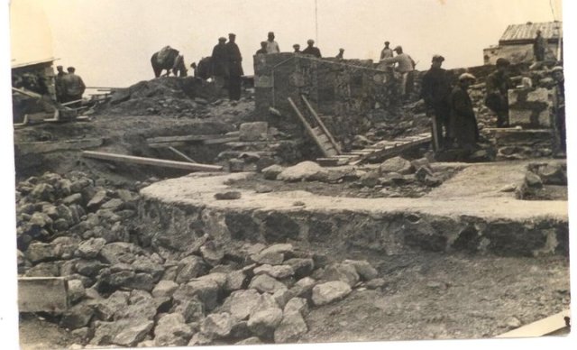 Workers constructing the stone building that would serve as a climber’s shelter and meteorological station.