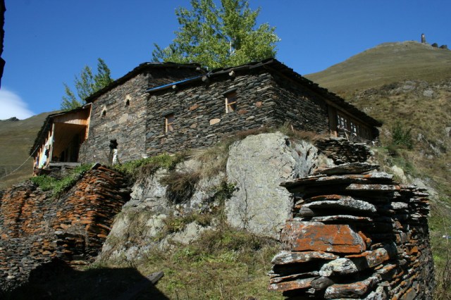 The Hotel Dartlo in the village of Dartlo.