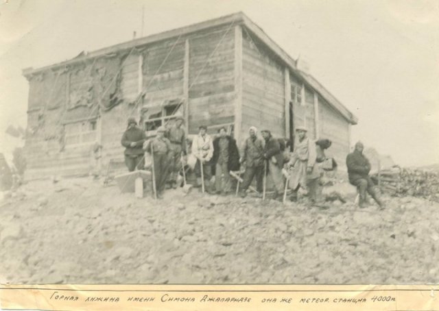 The original wooden hut was named after Simon Japaridze, lost at Tetnulda Summit in 1929.