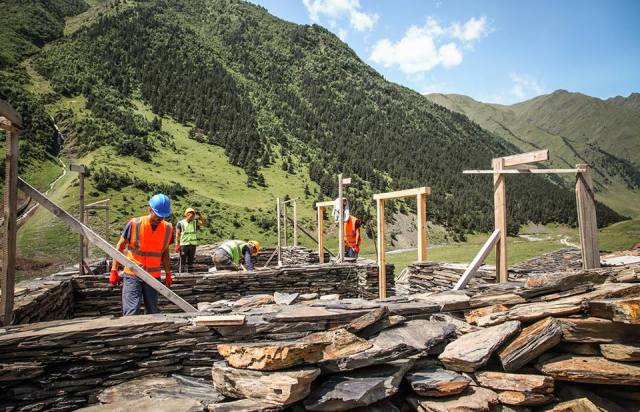 Restoring a traditional building in Dartlo village
