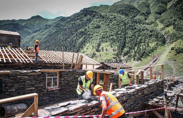 Restoring traditional buildings in Dartlo village
