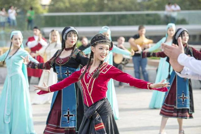Miss Chinese Cosmos Pageant photo shoot at Tbilisi's Bridge of Peace