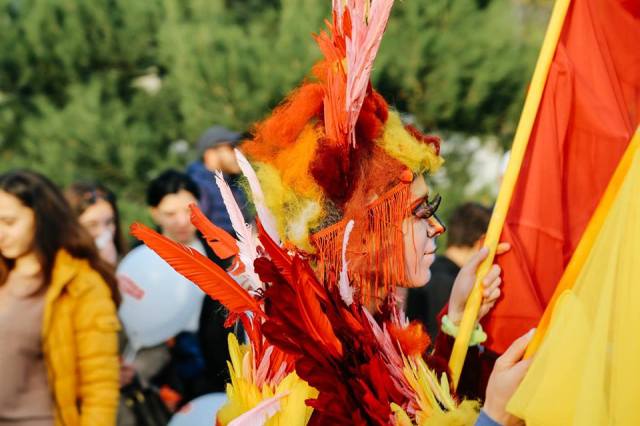 A feather headdress at Tbilisoba 2015