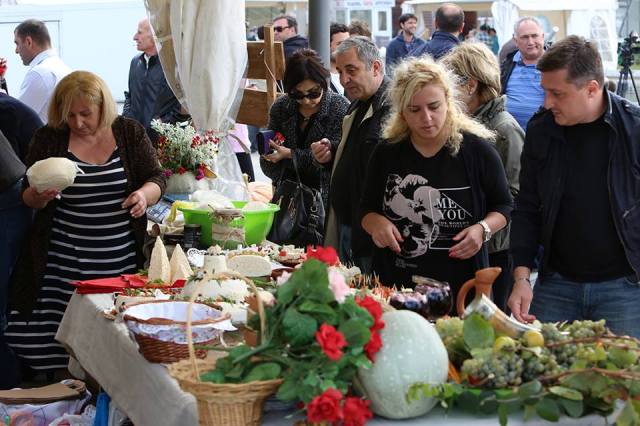Visitors at the Caucasian Cheese 2015 festival in Rike Park