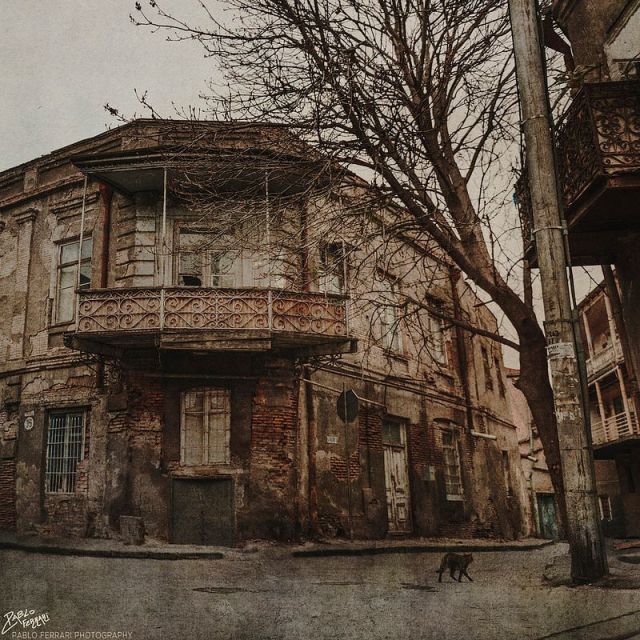 Traditional house in Tbilisi. Photo by Pablo Ferrari