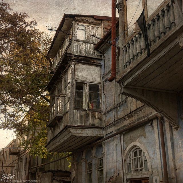 Traditional house in Tbilisi. Photo by Pablo Ferrari