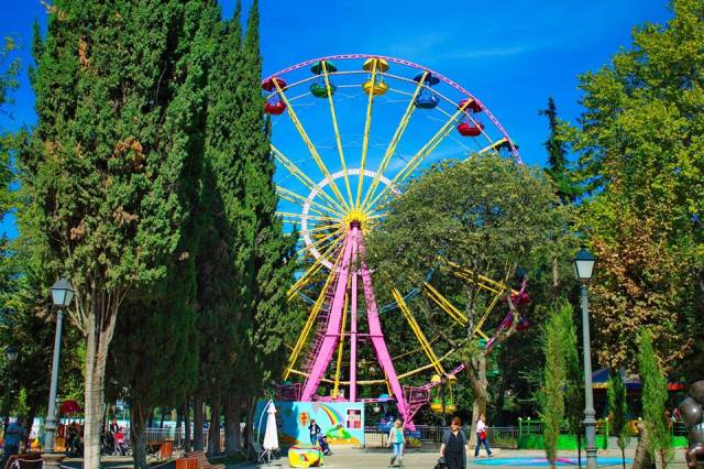 The Ferris wheel in Mushtaid Garden 