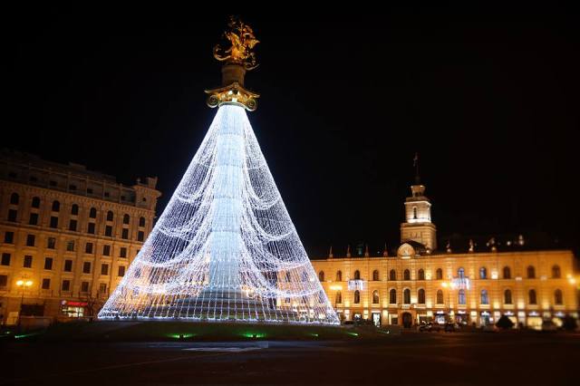 new-year-illuminations-in-freedom-square-tbilisi
